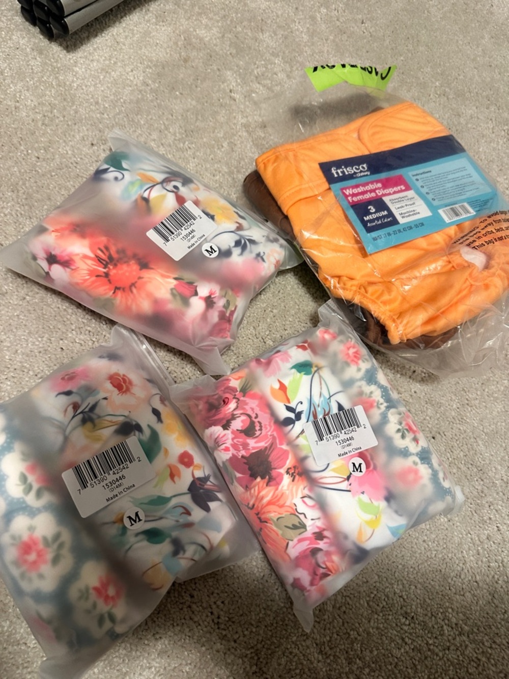 Frisco floral Washable Female Diaper & Floral Pack - Medium